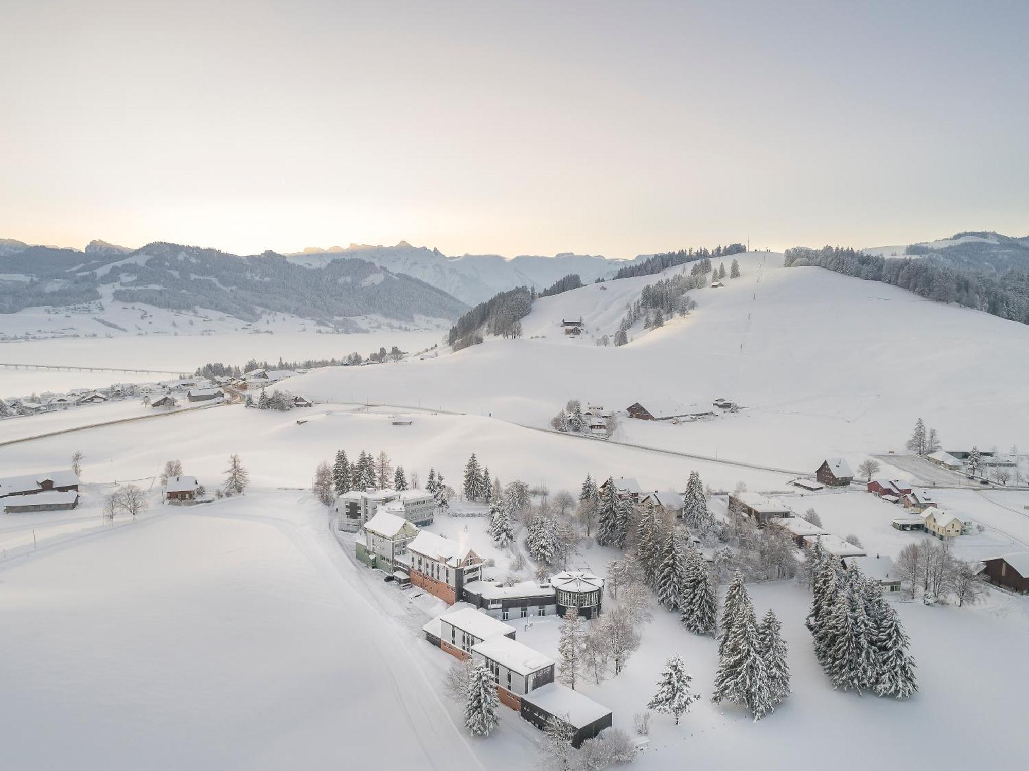 Allegro Alpin Lodge Айнзиделн Екстериор снимка